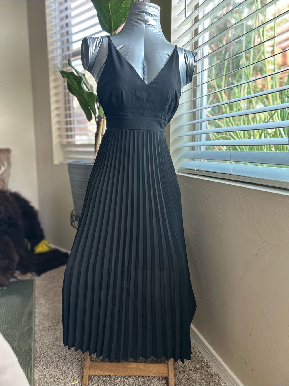 Sleeveless Black Pleated V-Neck Maxi Dress